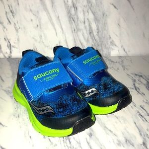 NEW Saucony Unisex-Child Baby Liteform Sneaker blue sz 5XW baby.  (AA7